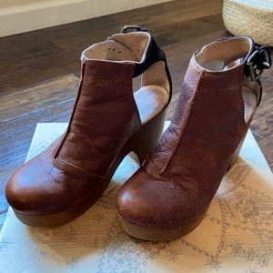 Free People Amber Orchard Clog (Chocolate)